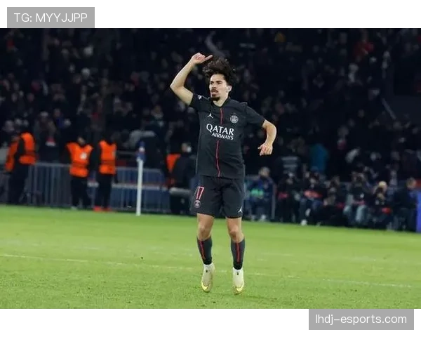 维蒂尼亚场均传球次数队内前列,葡萄牙中场掌控巴黎比赛节奏 维蒂尼亚场均传球次数队内前列,葡萄牙中场掌控巴黎比赛节奏